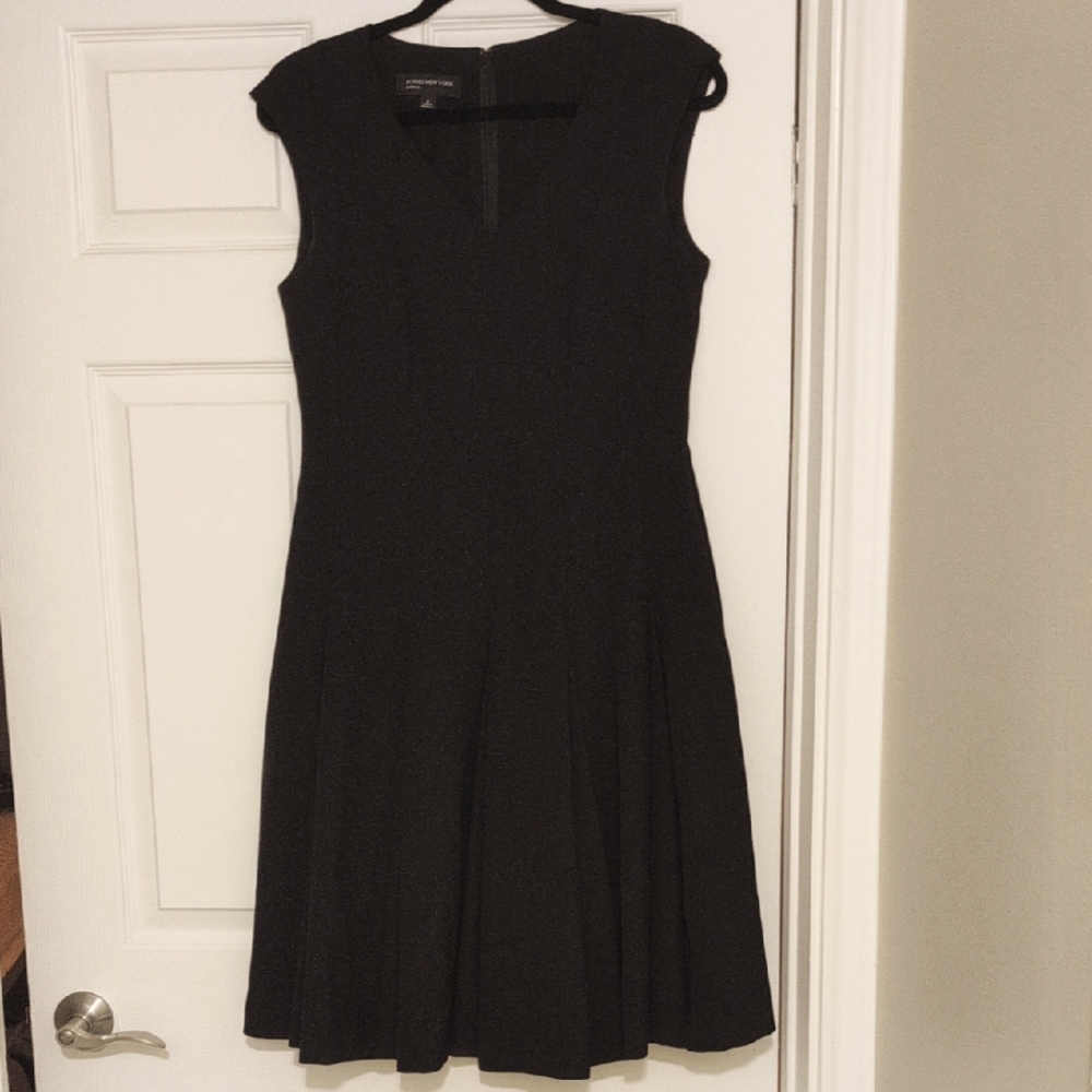 Jones New York Black V-Neck Midi Dress Sleeveless Pleated Flare Drop Waist Godet